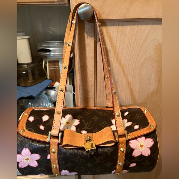 Pretty Inspired iconic logo bag. Used and in good condition. See pictures - Picture 2 of 13